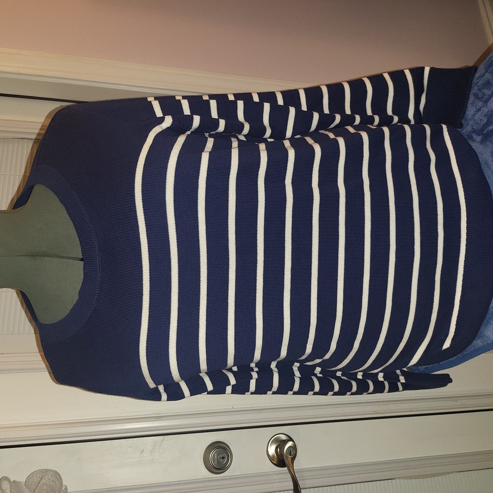NWT! LIZ CLAIBORNE Long Blue&white top